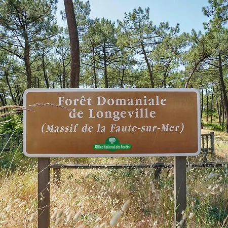 Stunning home in LAiguillon-la-Presqu Hébergement de vacances