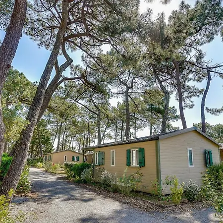 Stunning home in LAiguillon-la-Presqu Hébergement de vacances