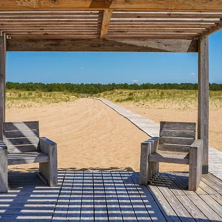 Stunning home in LAiguillon-la-Presqu * La Faute-sur-Mer