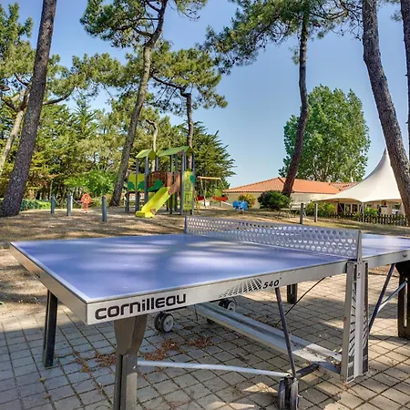 Stunning home in LAiguillon-la-Presqu * La Faute-sur-Mer