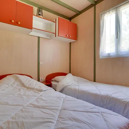 Stunning In Prázdninový dům La Faute-sur-Mer